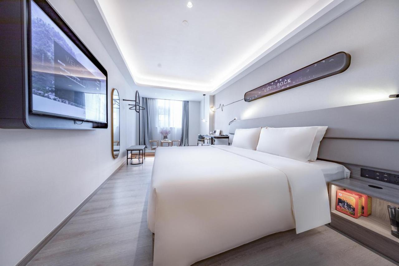 Atour Light Pudong Zhangjiang Park Riverside Hotel